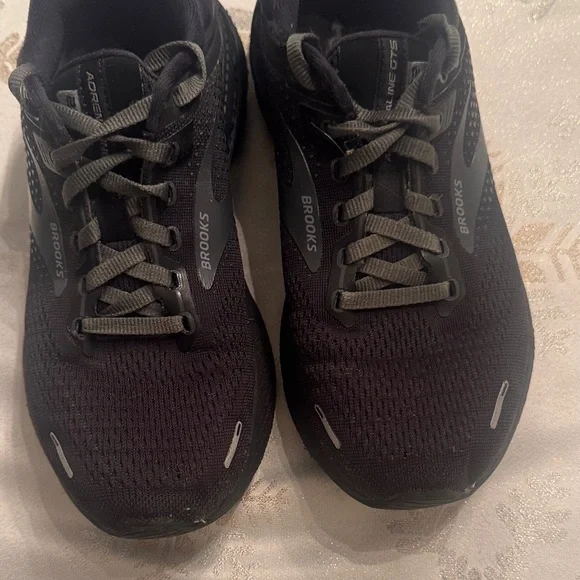 Brooks women Black Athletic Shoes - Picture 3 of 9